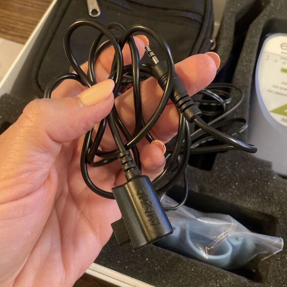 AVAZZIA EZZI-LIFT COSMETIC MICROCURRENT FACIAL MASSAGE AT HOME - Picture 9 of 10